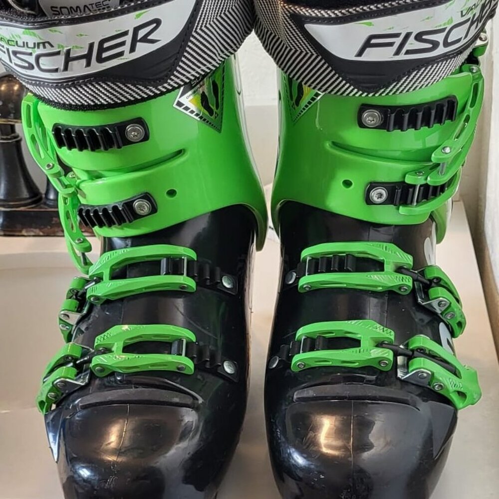 Fischer Ranger 12  W/Somatec Vacuum Fit Ski Boots Size US Men’s 7.5/Woman 8.5